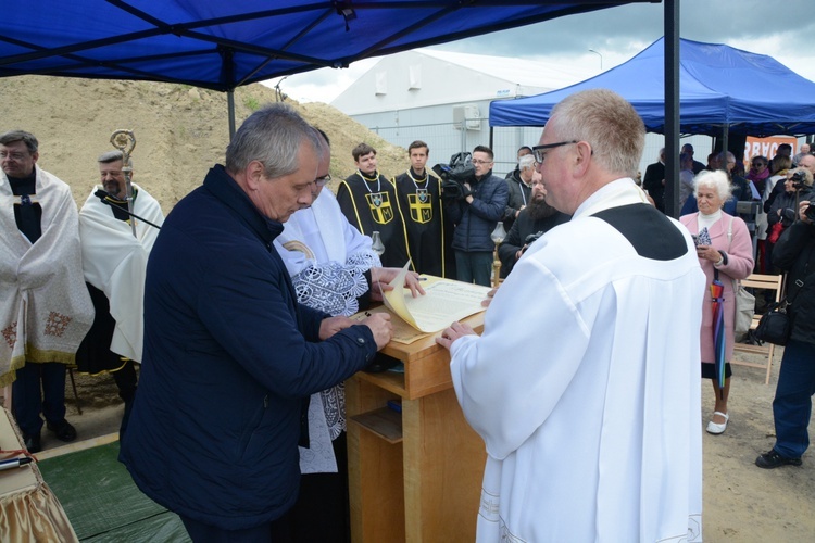 Kamień węgielny kościoła św. Jana Pawła II w Opolu