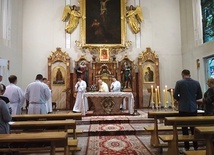 ▼	Mszy św. odprawionej w kaplicy WSD przewodniczył biskup legnicki.