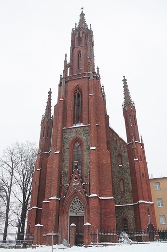 ▲	Budynek przy ul. Szymanowskiego 1 przyciąga ludzkie oczy i dusze.