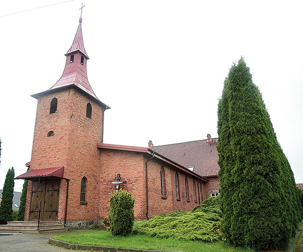 ▲	Kościół św. Józefa Oblubieńca w Stanclewie.