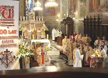 ▼	Zgromadzenie Sióstr Męki Pana naszego Jezusa Chrystusa w czasie liturgii zostało uhonorowane srebrnym medalem pontyfikatu papieża Franciszka i medalem pamiątkowym  „Pro Masovia”.