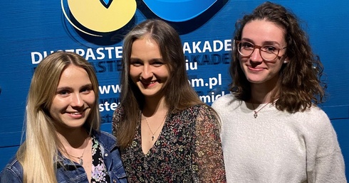 Do ogólnopolskiego chóru dołączyły (od lewej): Katarzyna Piasecka, Weronika Sobota, Magda Korba