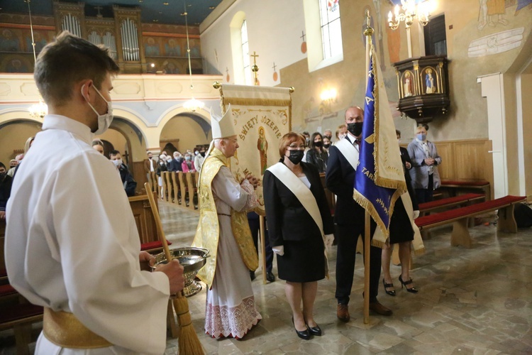 Sztandar AK w Zbylitowskiej Górze
