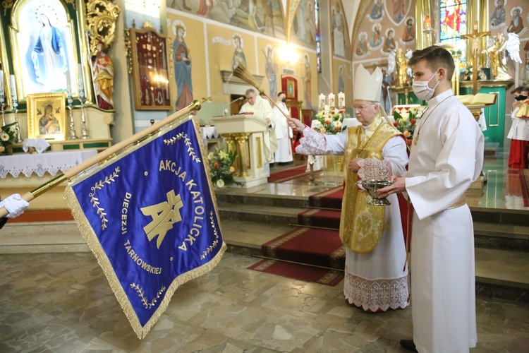 Sztandar AK w Zbylitowskiej Górze