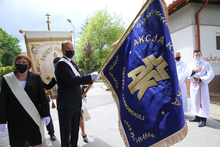 Sztandar AK w Zbylitowskiej Górze