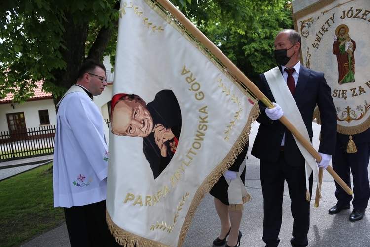 Sztandar AK w Zbylitowskiej Górze