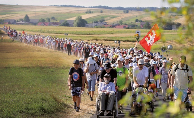 Po roku przerwy pątnicy będą mogli wyruszyć na piesze szlaki pielgrzymkowe.