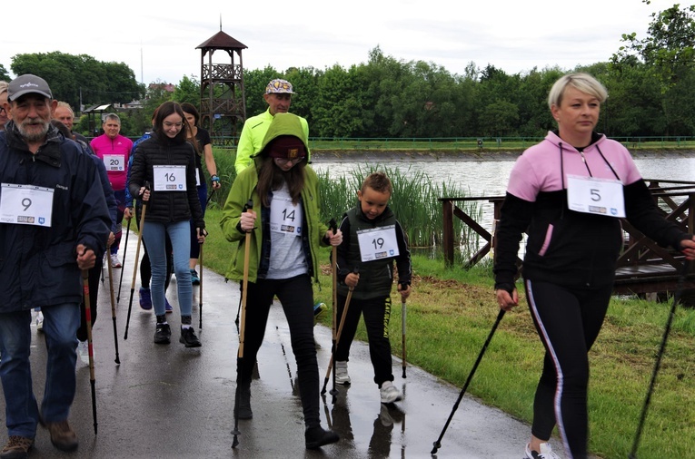 Stawiają na marszowy krok