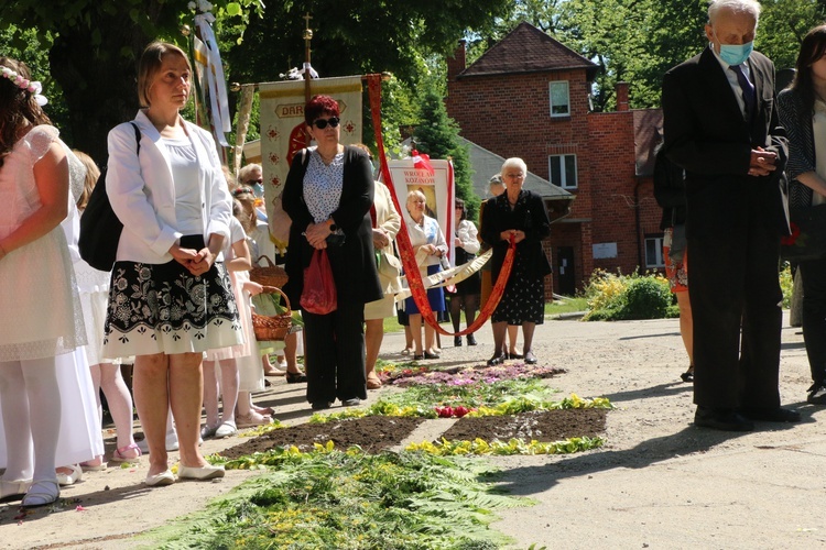 Boże Ciało 2021 w parafii św. Jadwigi na Kozanowie - piękne dywany