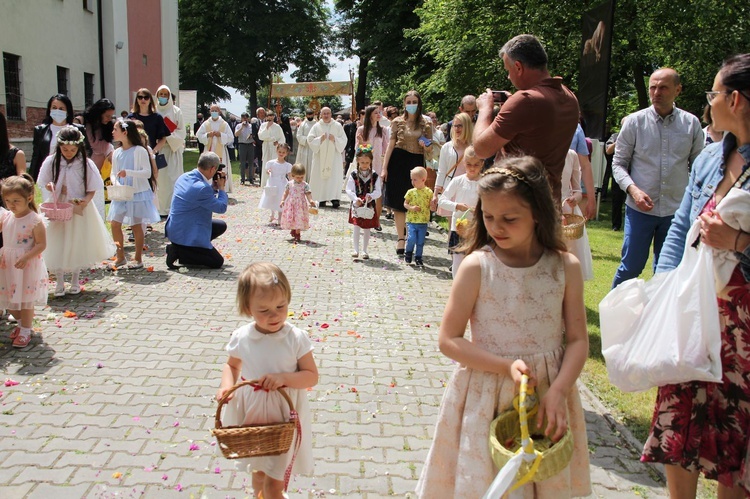 Tarnobrzeg. Procesja Bożego Ciała u ojców dominikanów