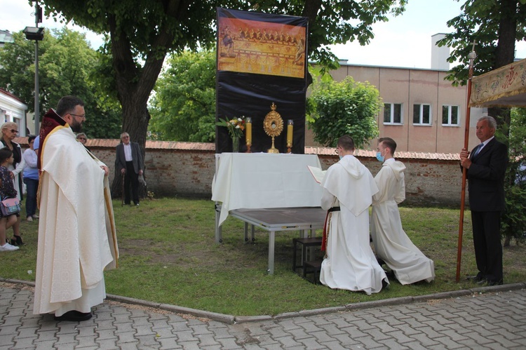 Tarnobrzeg. Procesja Bożego Ciała u ojców dominikanów