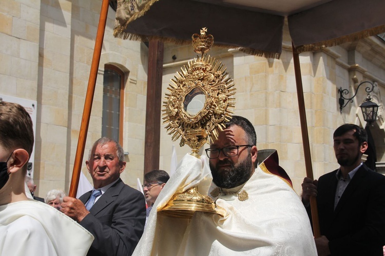 Tarnobrzeg. Procesja Bożego Ciała u ojców dominikanów