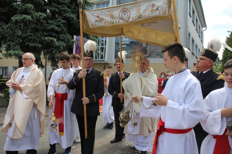 Tarnobrzeg. Procesja w parafii MBNP