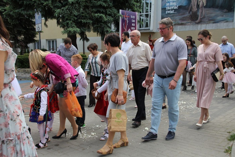 Tarnobrzeg. Procesja w parafii MBNP