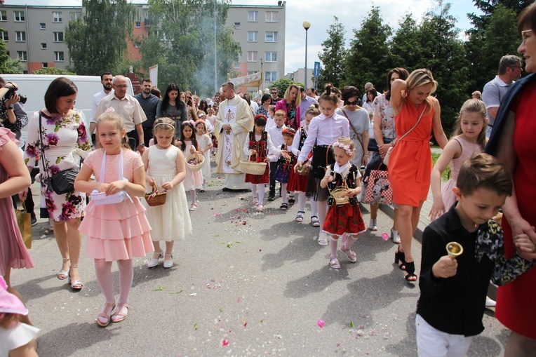 Tarnobrzeg. Procesja w parafii MBNP