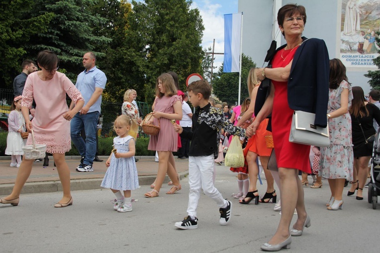 Tarnobrzeg. Procesja w parafii MBNP