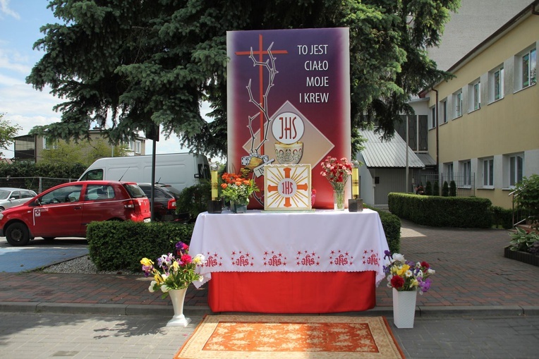 Tarnobrzeg. Procesja w parafii MBNP