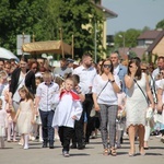 Tarnobrzeg. Procesja Bożego w parafii Miłosierdzia Bożego.