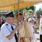 Tarnobrzeg. Procesja Bożego w parafii Miłosierdzia Bożego.