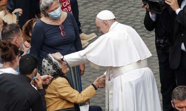 Papież na Boże Ciało: Eucharystia szkołą miłosierdzia