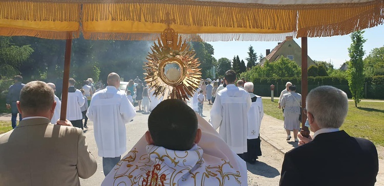 Boże Ciało w Parafii Najświętszego Serca Pana Jezusa w Ząbkowicach Śląskich