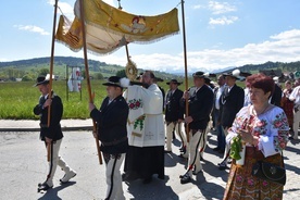 Podhale. Boże Ciało z widokiem na Giewont