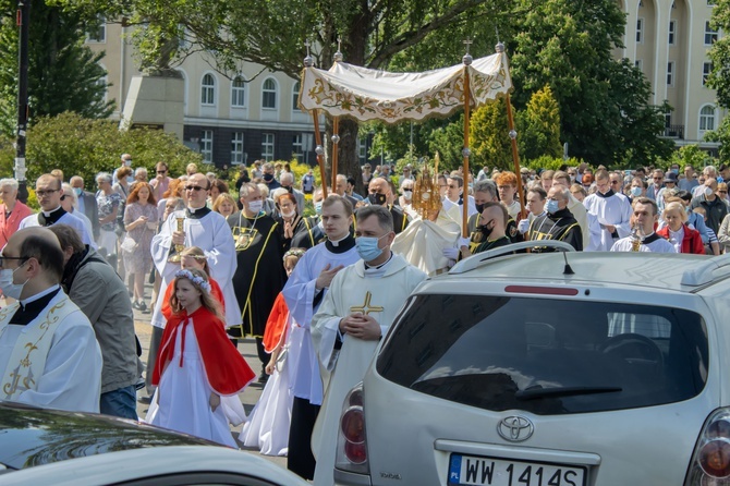 Dywan z kwiatów dla Jezusa