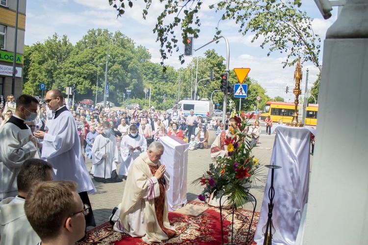 Dywan z kwiatów dla Jezusa