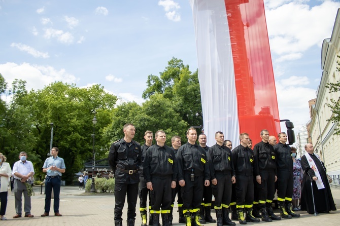 Dywan z kwiatów dla Jezusa