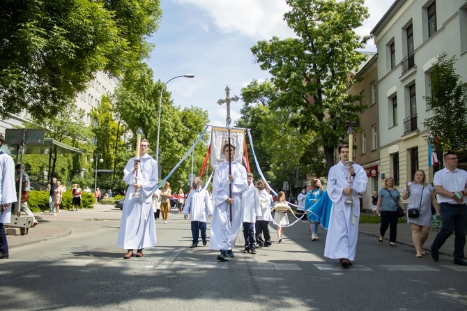 Dywan z kwiatów dla Jezusa