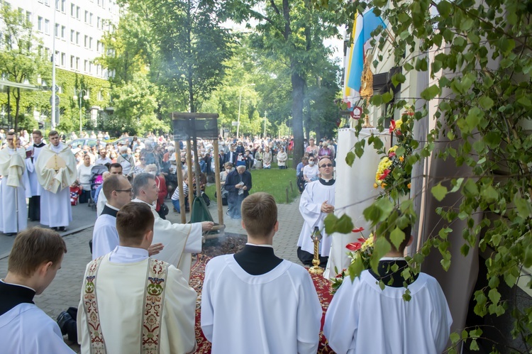 Dywan z kwiatów dla Jezusa