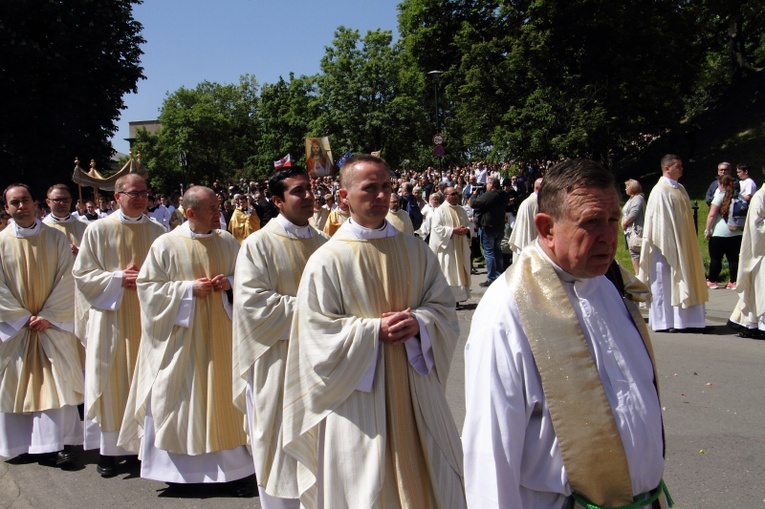 Boże Ciało 2021. Procesja z Wawelu na Rynek Główny