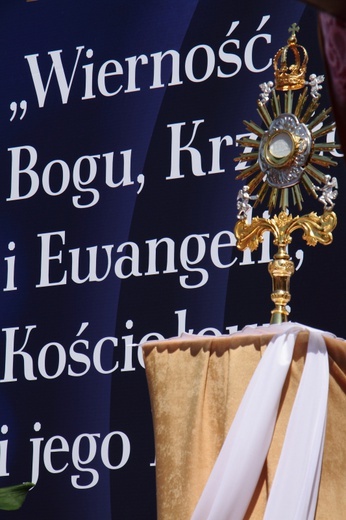 Boże Ciało 2021. Procesja z Wawelu na Rynek Główny