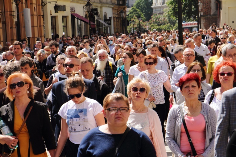 Boże Ciało 2021. Procesja z Wawelu na Rynek Główny