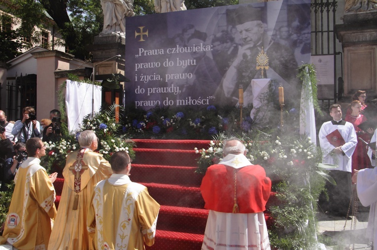 Boże Ciało 2021. Procesja z Wawelu na Rynek Główny