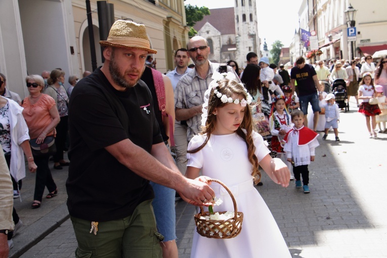 Boże Ciało 2021. Procesja z Wawelu na Rynek Główny