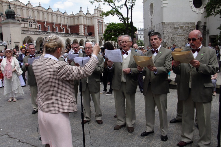 Boże Ciało 2021. Procesja z Wawelu na Rynek Główny