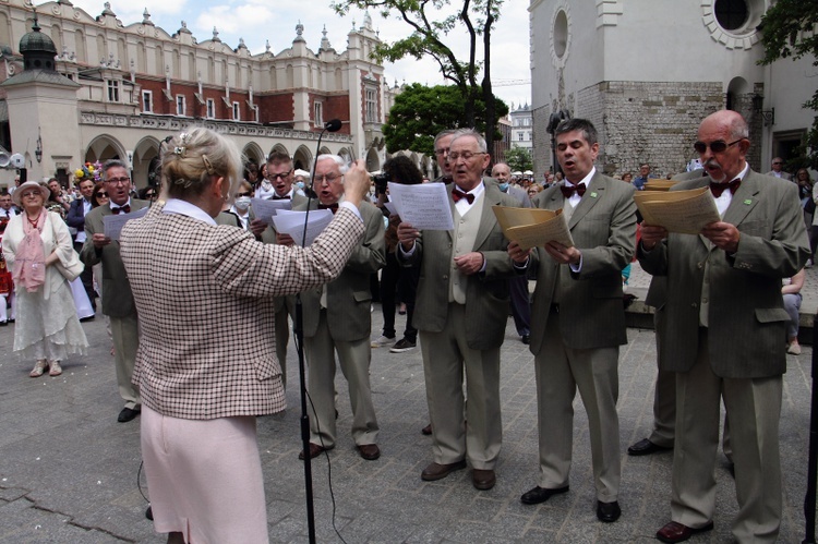 Boże Ciało 2021. Procesja z Wawelu na Rynek Główny