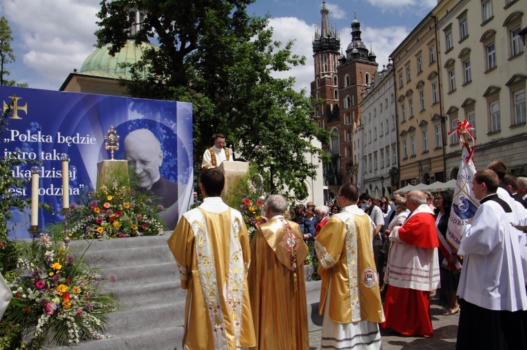 Boże Ciało 2021. Procesja z Wawelu na Rynek Główny