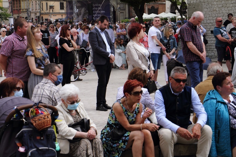 Boże Ciało 2021. Procesja z Wawelu na Rynek Główny