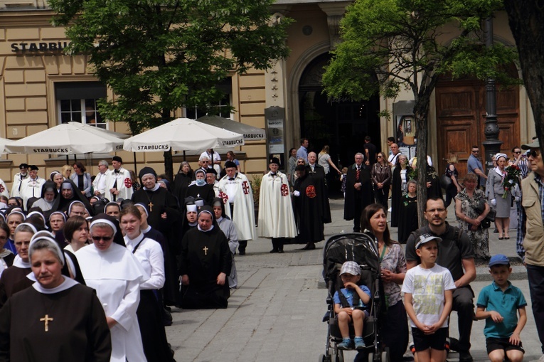 Boże Ciało 2021. Procesja z Wawelu na Rynek Główny