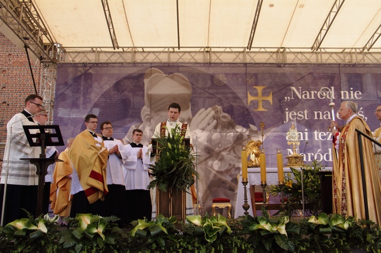 Boże Ciało 2021. Procesja z Wawelu na Rynek Główny