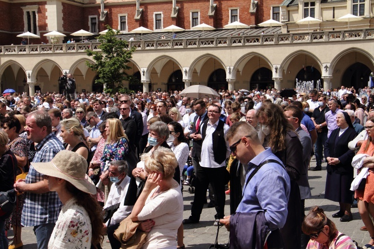 Boże Ciało 2021. Procesja z Wawelu na Rynek Główny