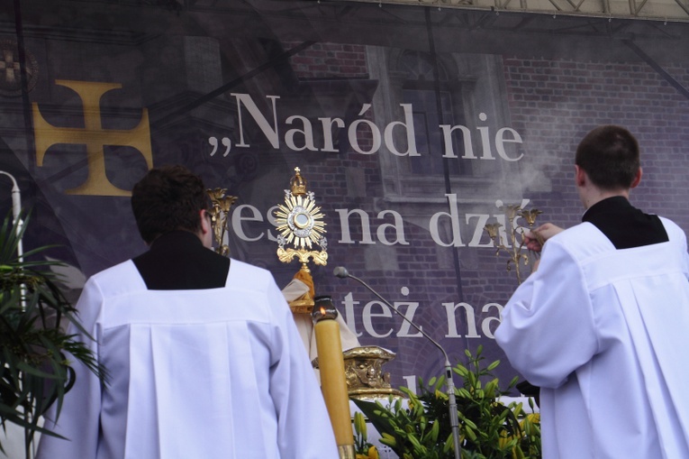 Boże Ciało 2021. Procesja z Wawelu na Rynek Główny