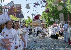 Bp Dajczak: Jezus chce, byśmy stawali się Eucharystią