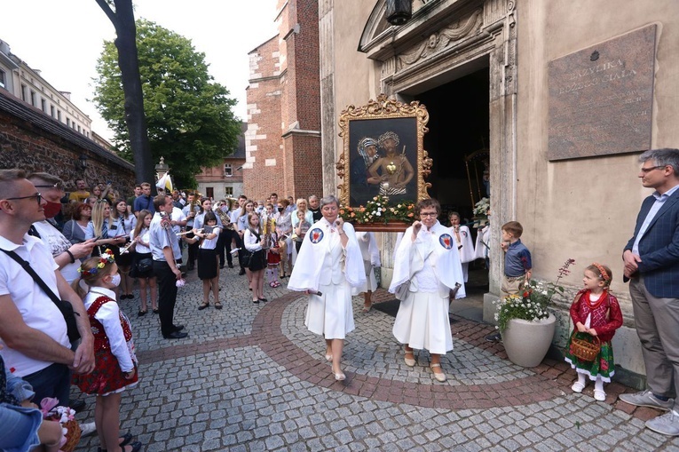 Procesja eucharystyczna w parafii Bożego Ciała w Krakowie 2021