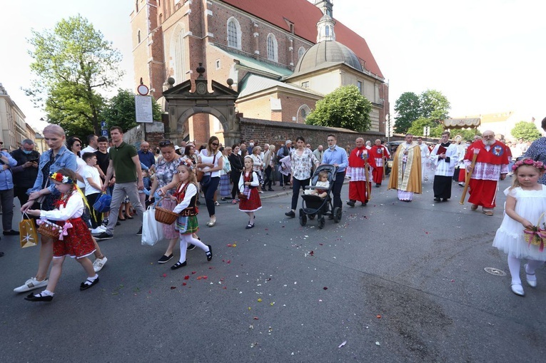 Procesja eucharystyczna w parafii Bożego Ciała w Krakowie 2021