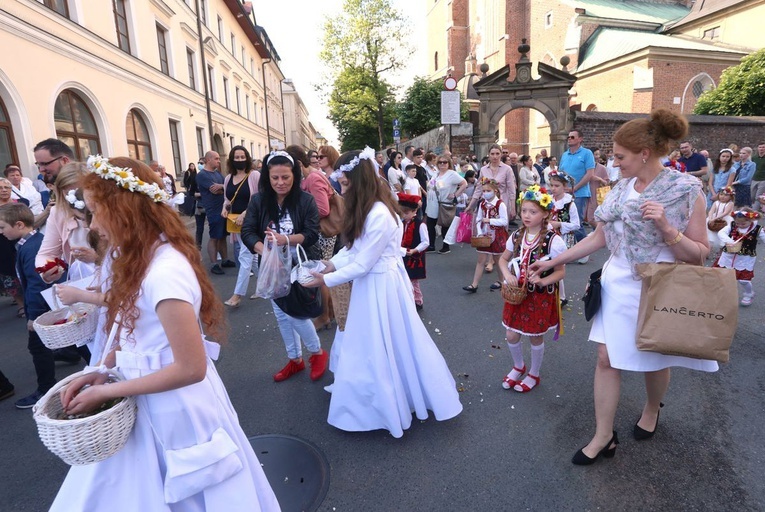 Procesja eucharystyczna w parafii Bożego Ciała w Krakowie 2021