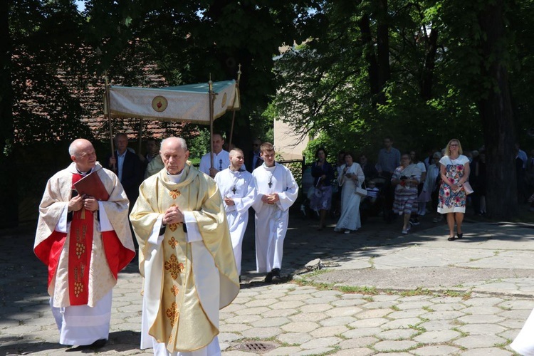 Boże Ciało u św. Barbary i w Zmartwychwstaniu w Wałbrzychu