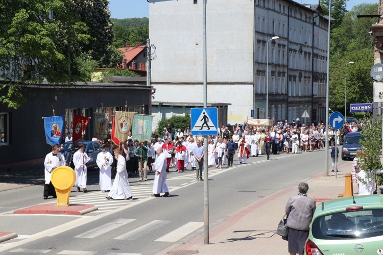 Boże Ciało u św. Barbary i w Zmartwychwstaniu w Wałbrzychu